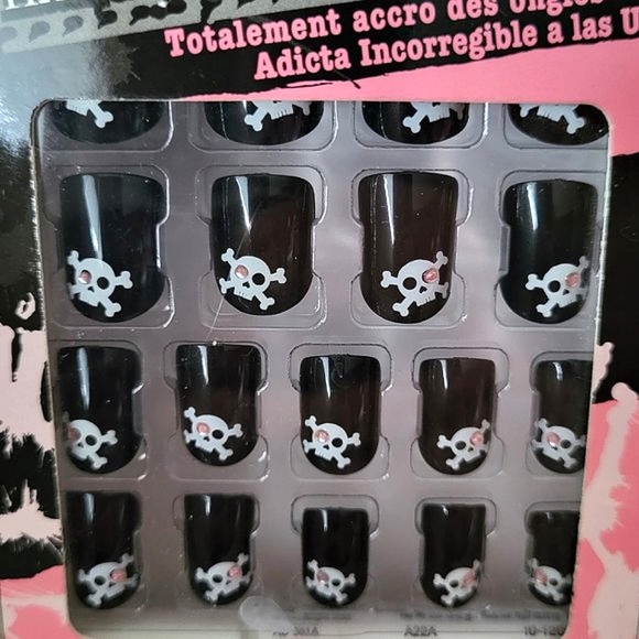 ⚡3/$20⚡*NEW* FINGRS EDGE Black Press On Nails + Skull & Crossbones 24 Pack - Picture 2 of 4